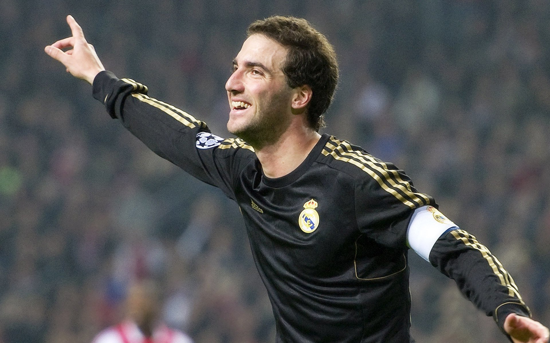 开云在线直播-_赛后盛宴：运动员互动与粉丝大合影_，运动员合照