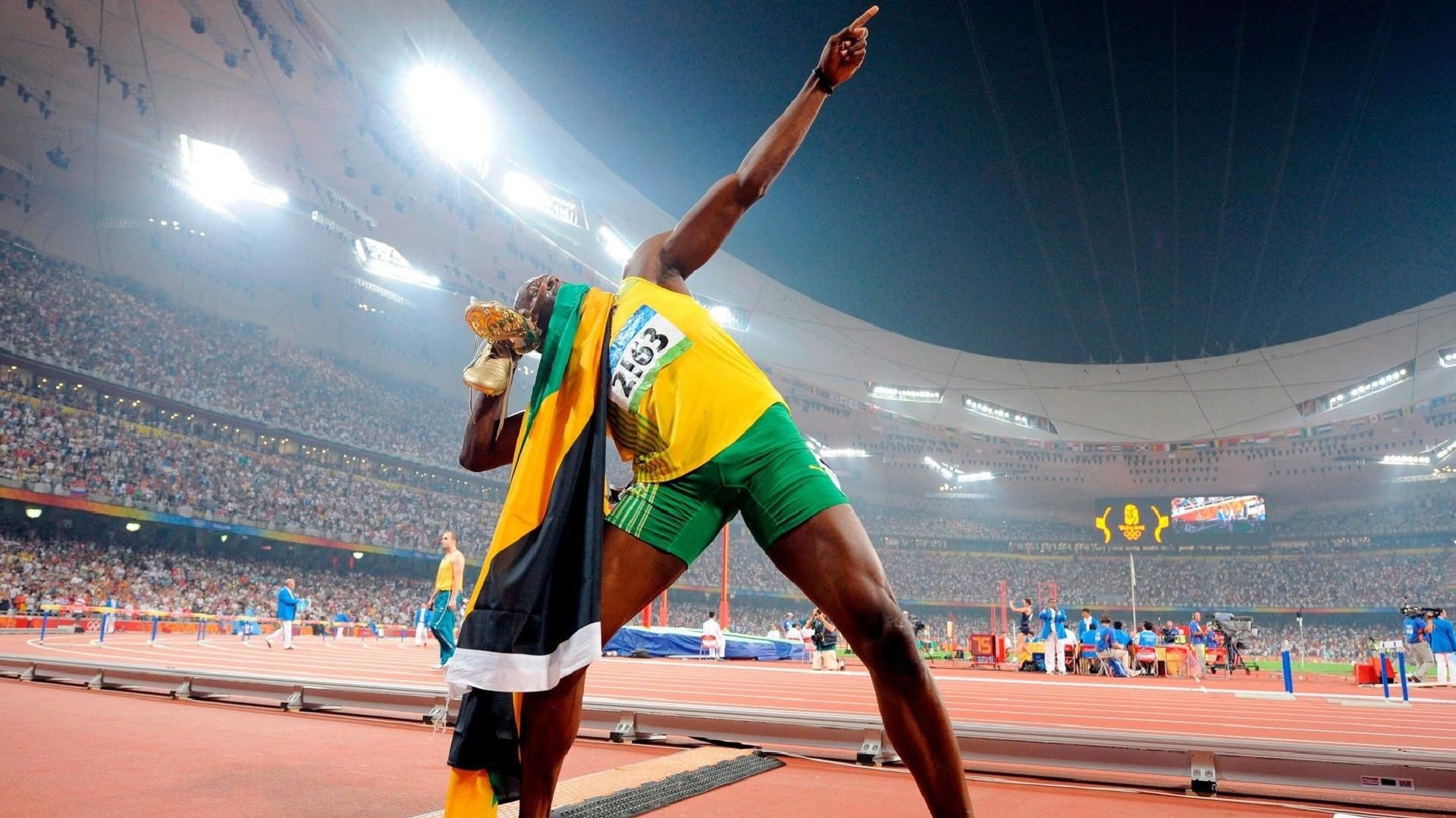 开云在线直播-“弯道飞旋：漂移与超车的极致舞蹈”，弯道漂移翻车动图